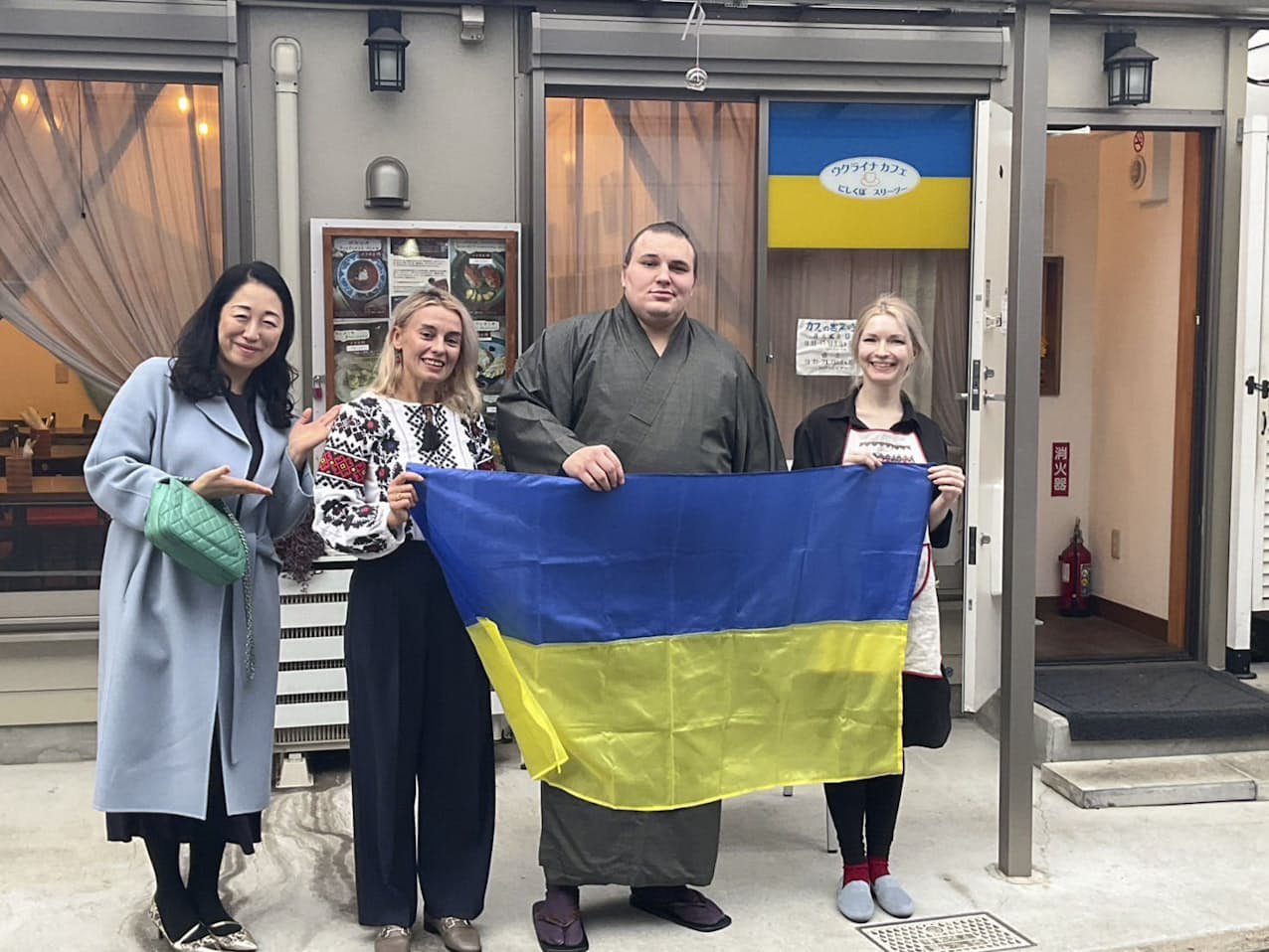 安青錦とウクライナ国旗